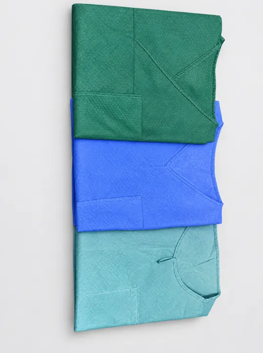 Stacked green, blue and teal scrub tops | OP-Kasacks – Farbvarianten | Casacche monouso – colori disponibili