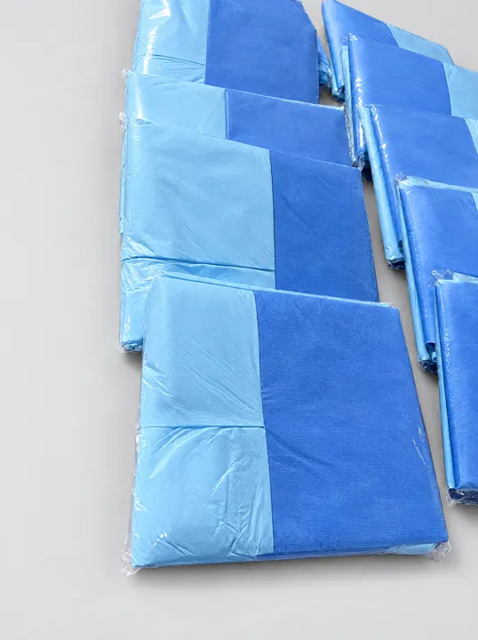 Individually packed surgical drapes with darker blue reinforcement panel | Verpackte OP-Abdecktücher | Teli chirurgici confezionati