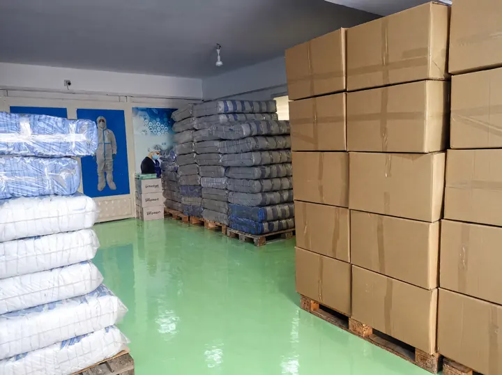 Warehouse – cartons and packed products | Lager – Kartons | Magazzino – cartoni